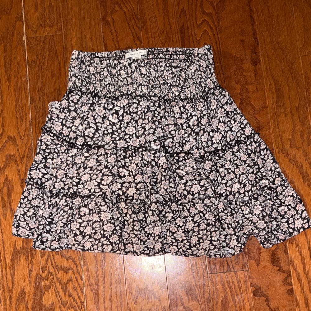 American Eagle Outfitters Black and White Floral Mini Skirt